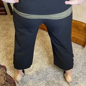 Y2K B. Moss Black Capri Pants Size 4 Buttons, Loops